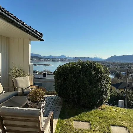 Family With Ocean View * Sula (More og Romsdal)