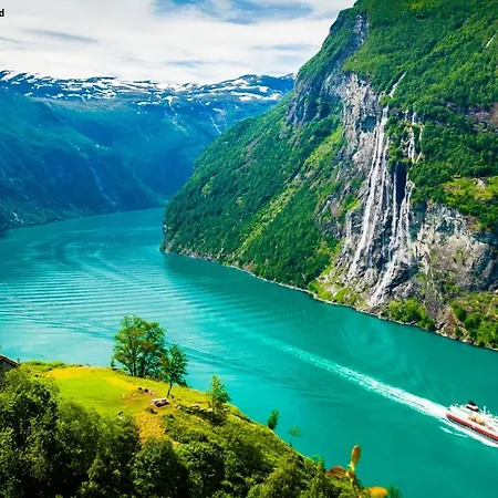 Сasa de vacaciones Family With Ocean View Sula (More og Romsdal)